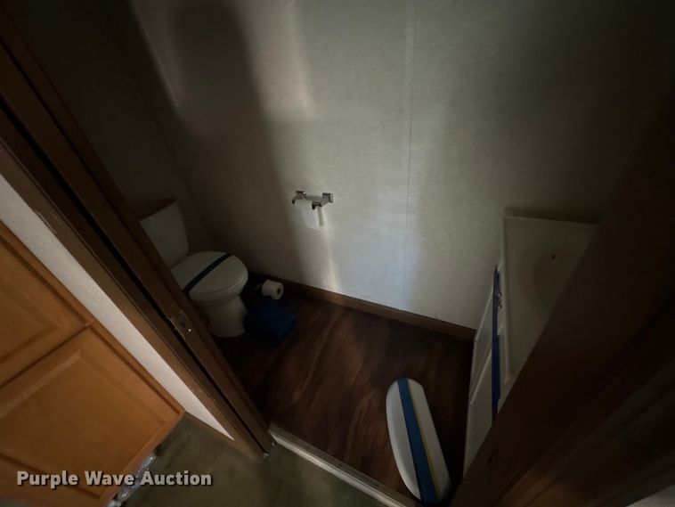 image for item FK1335 Skid mounted living quarters