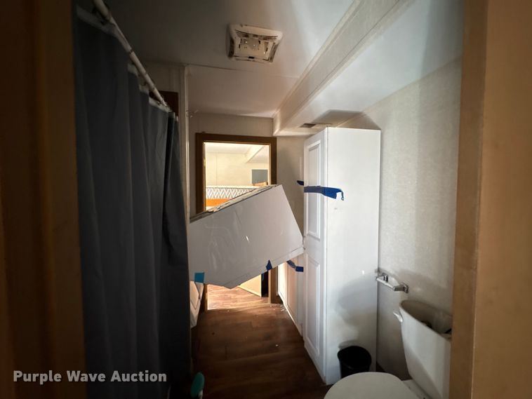 image for item FK1335 Skid mounted living quarters