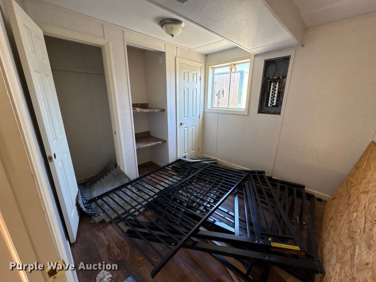 image for item FK1337 Skid mounted living quarters