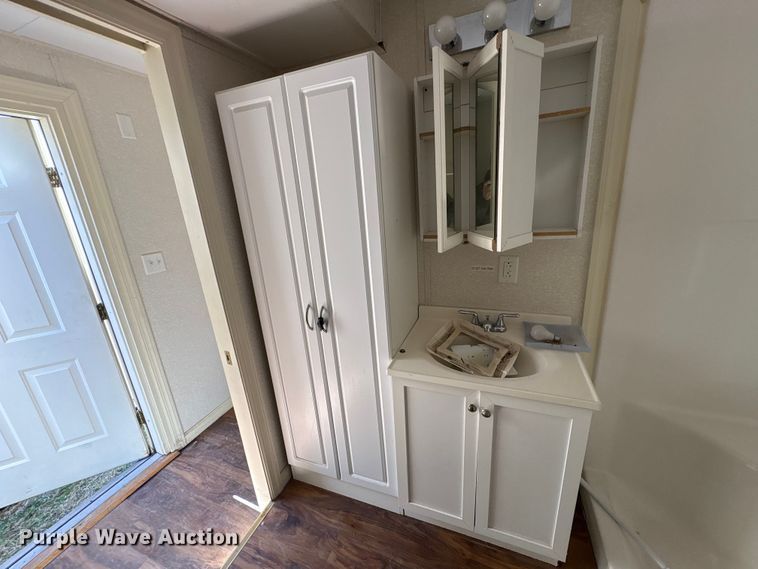 image for item FK1337 Skid mounted living quarters