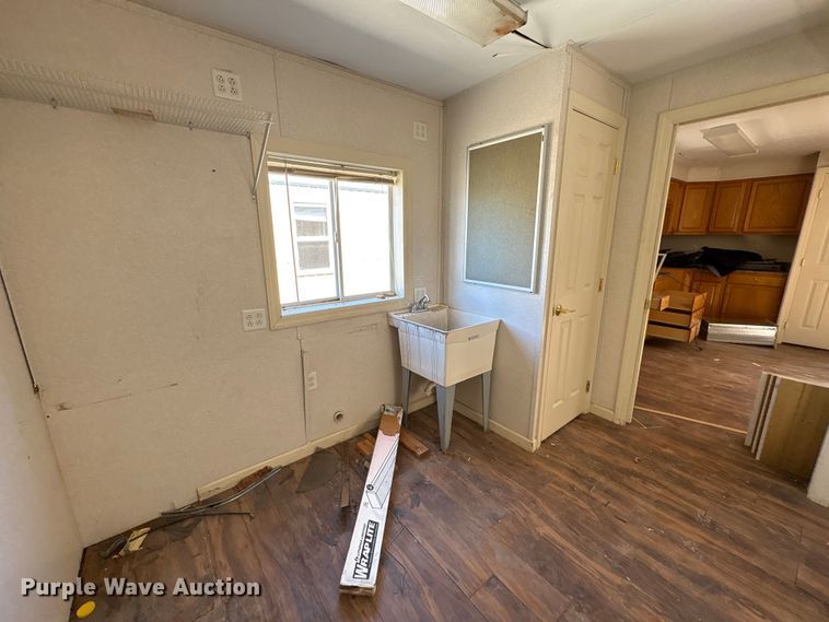 image for item FK1337 Skid mounted living quarters