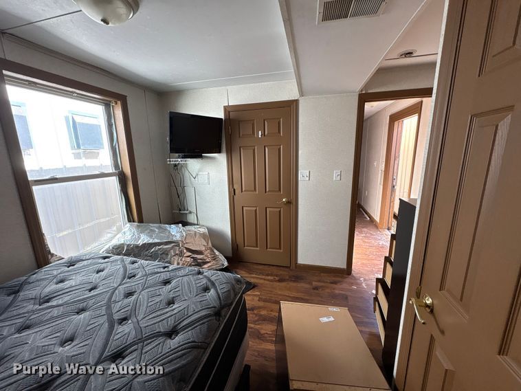 image for item FK1339 Skid mounted living quarters