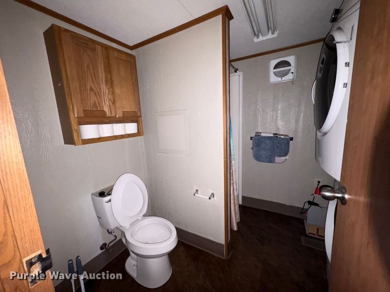 image for item FK1352 Skid mounted living quarters