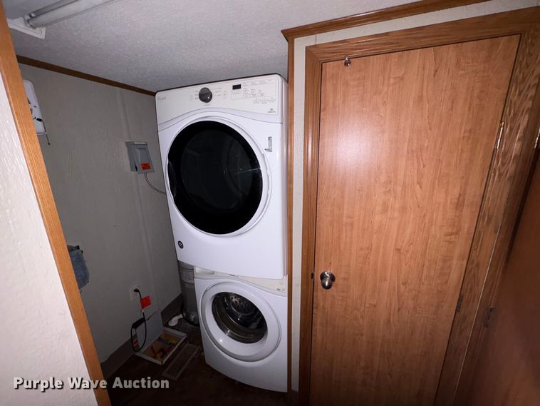 image for item FK1352 Skid mounted living quarters