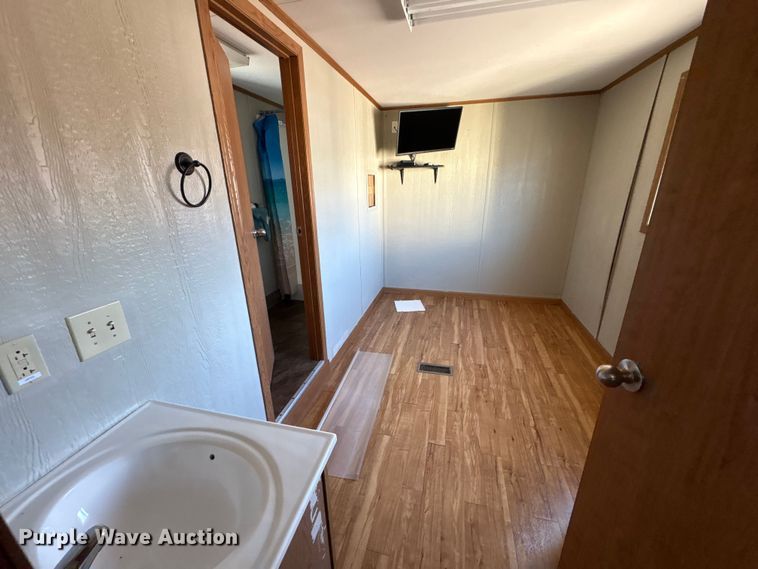 image for item FK1352 Skid mounted living quarters