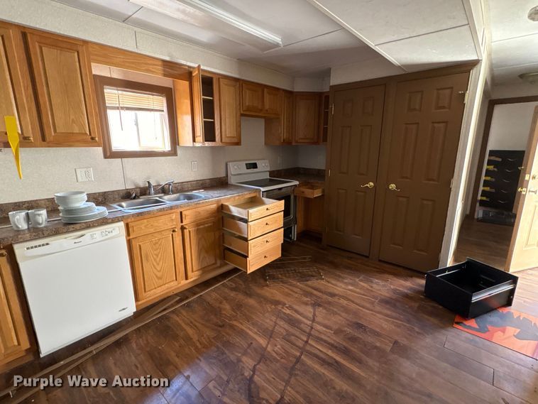 image for item FK1372 Skid mounted living quarters