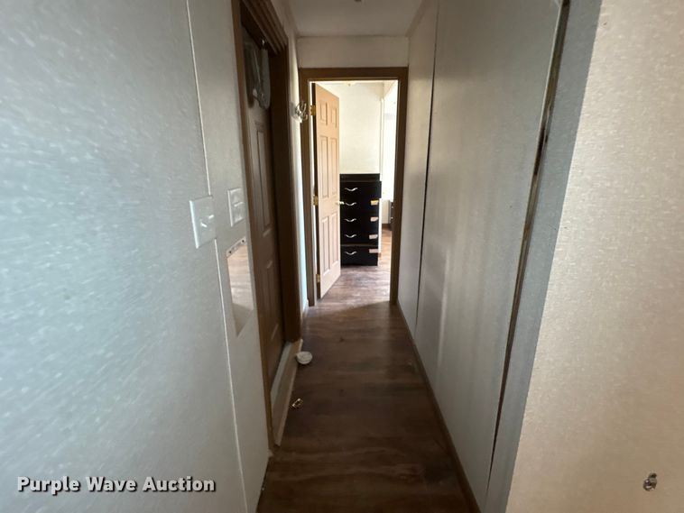 image for item FK1372 Skid mounted living quarters