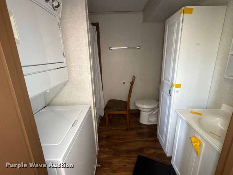 image for item FK1372 Skid mounted living quarters