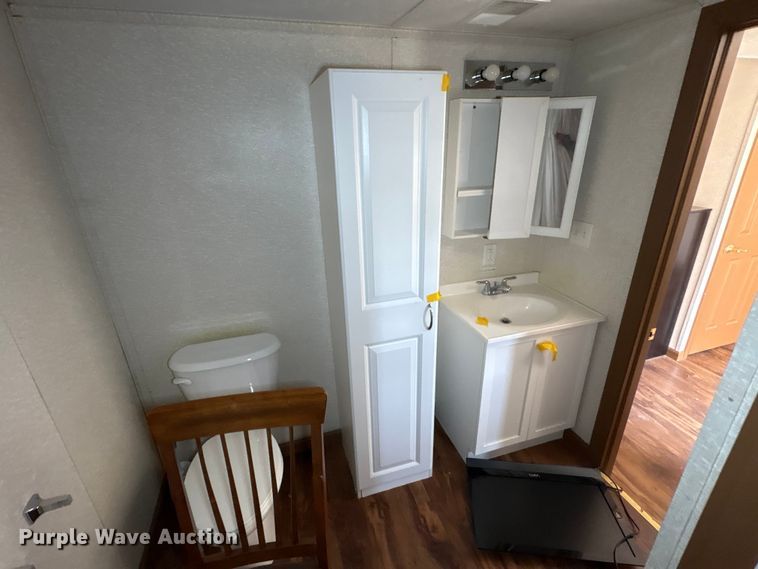 image for item FK1372 Skid mounted living quarters