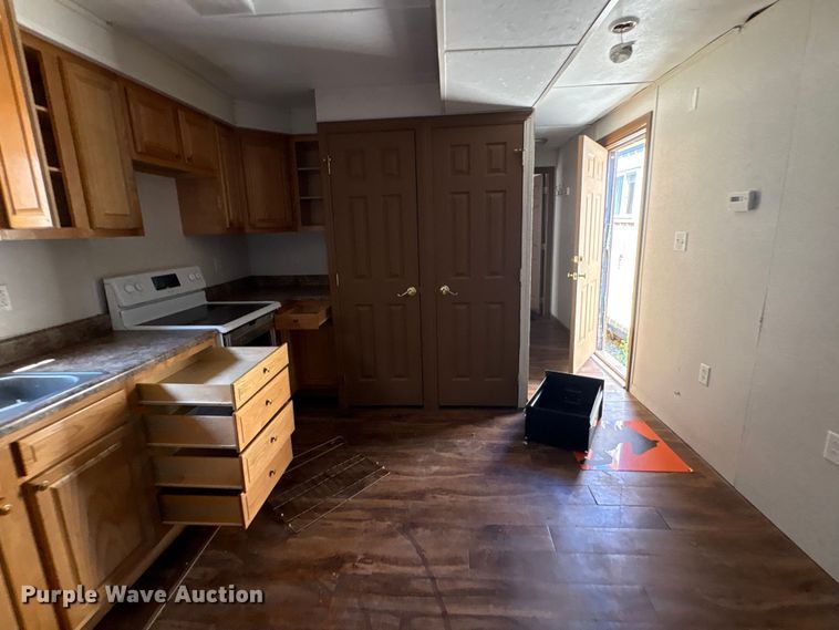 image for item FK1372 Skid mounted living quarters