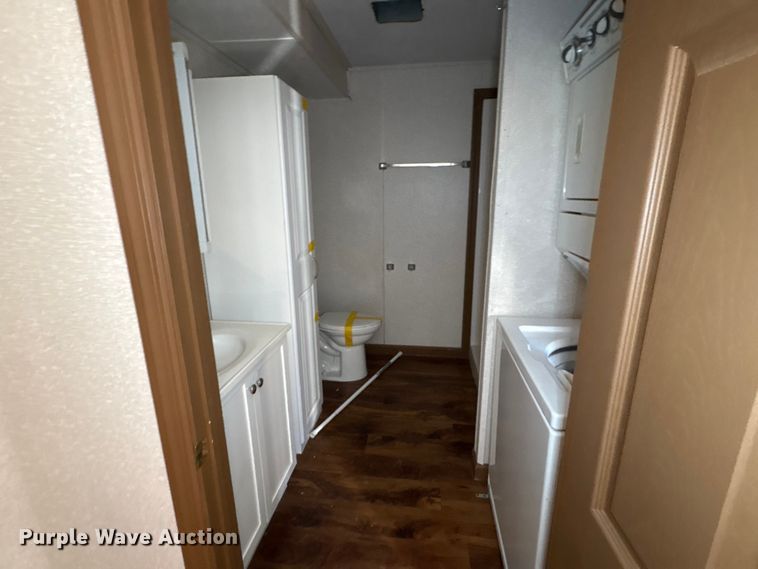 image for item FK1372 Skid mounted living quarters