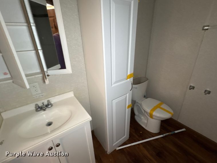 image for item FK1372 Skid mounted living quarters