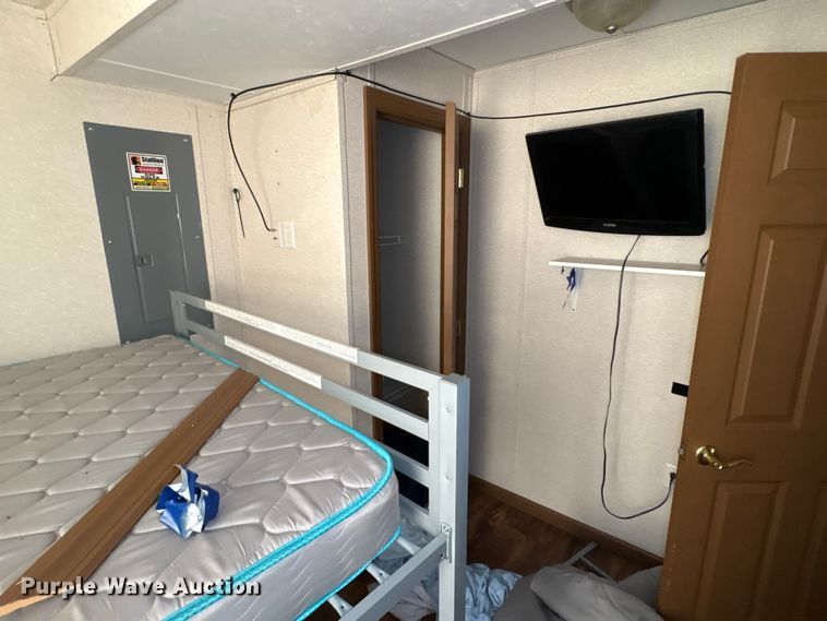 image for item FK1373 Skid mounted living quarters