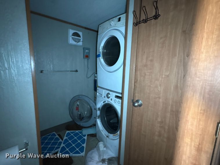 image for item FK1374 Skid mounted living quarters