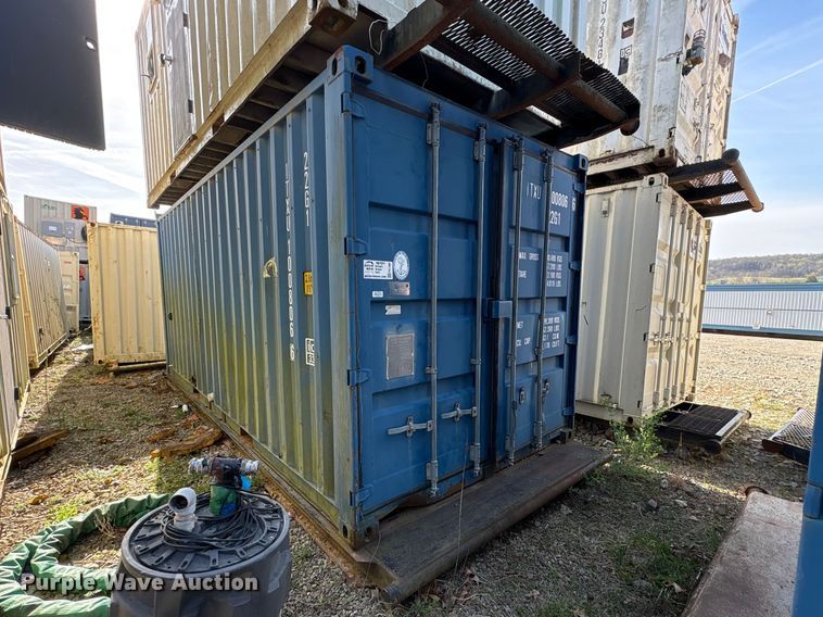 image for item FK1386 Mobile restroom