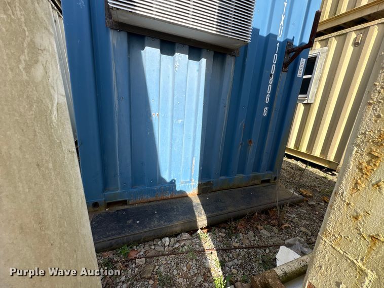 image for item FK1386 Mobile restroom