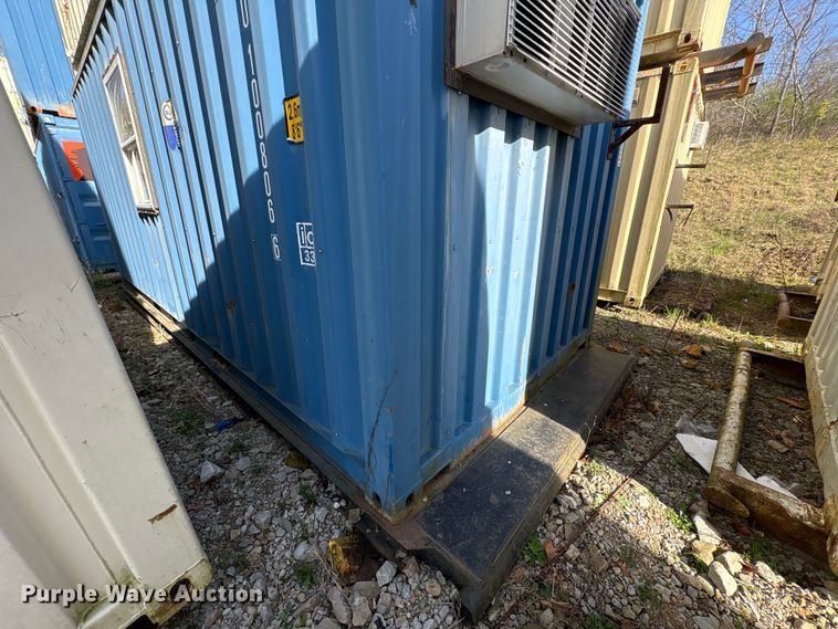 image for item FK1386 Mobile restroom