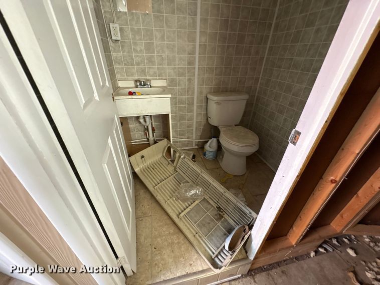 image for item FK1386 Mobile restroom