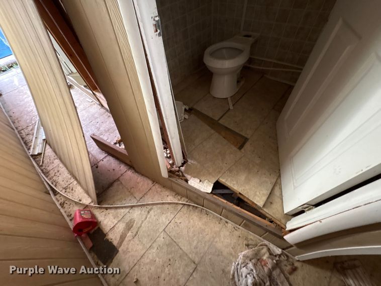 image for item FK1386 Mobile restroom