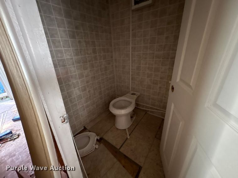 image for item FK1386 Mobile restroom