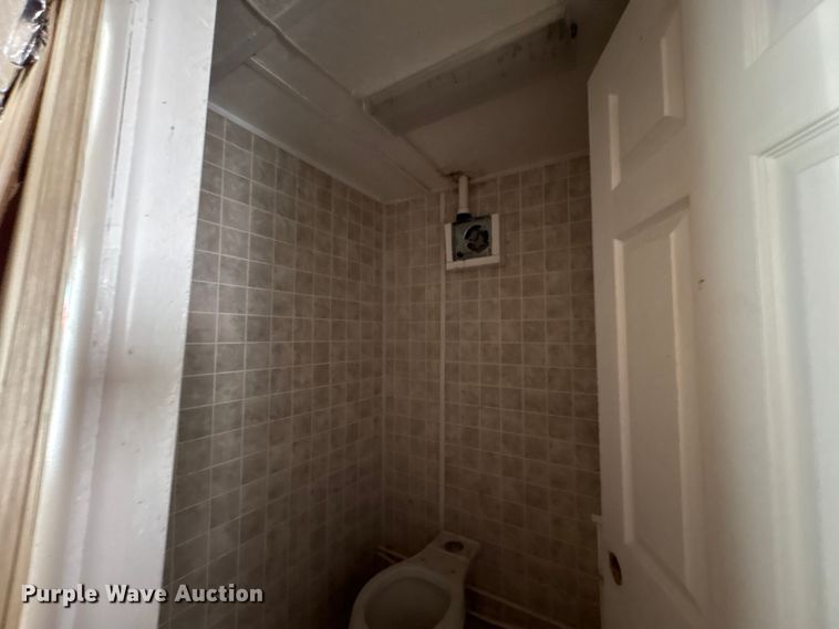 image for item FK1386 Mobile restroom