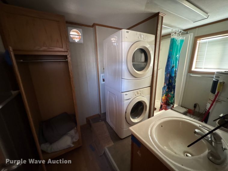 image for item FK1390 Skid mounted living quarters