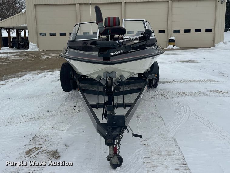 image for item FK1812 1993 Ranger 397I/0 boat