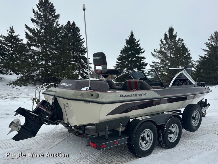 image for item FK1812 1993 Ranger 397I/0 boat