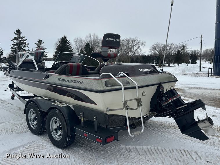 image for item FK1812 1993 Ranger 397I/0 boat