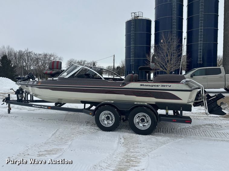 image for item FK1812 1993 Ranger 397I/0 boat