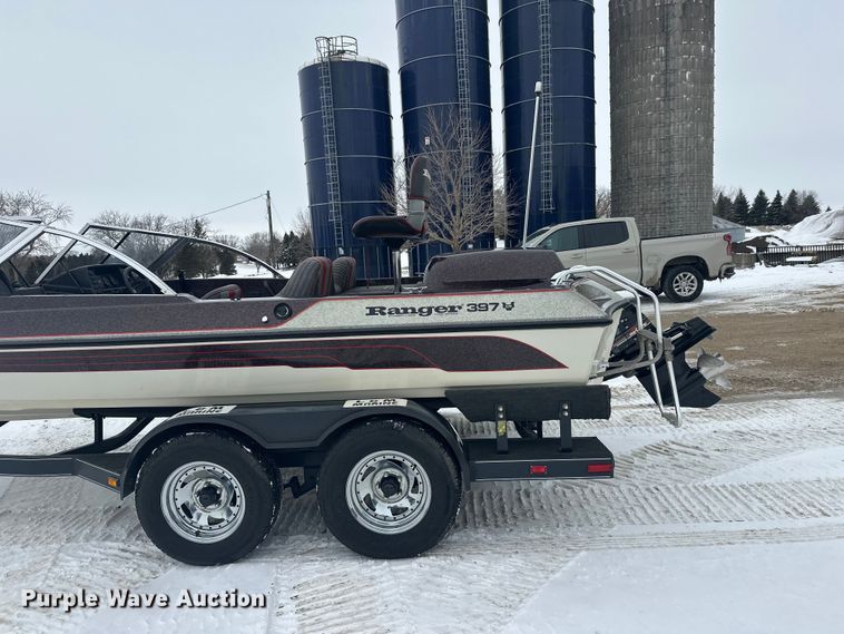 image for item FK1812 1993 Ranger 397I/0 boat