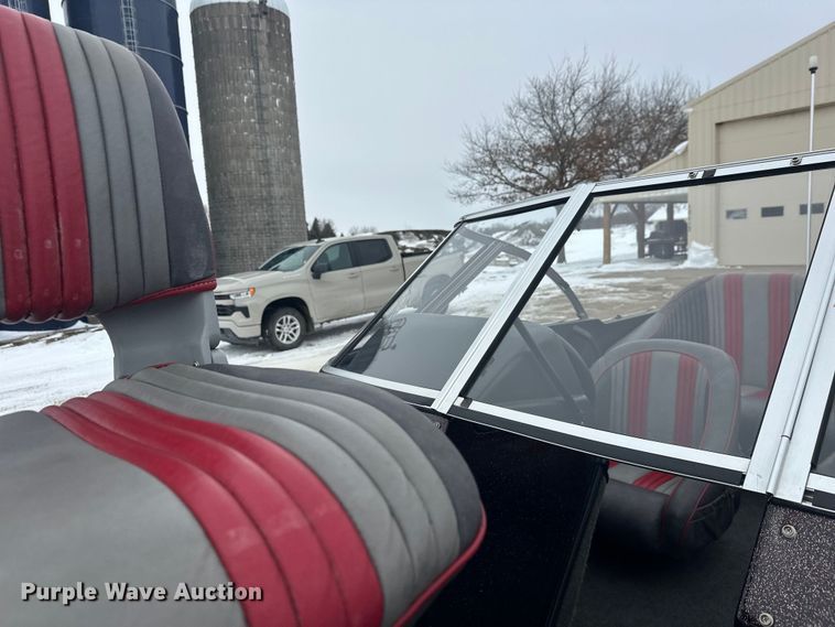 image for item FK1812 1993 Ranger 397I/0 boat