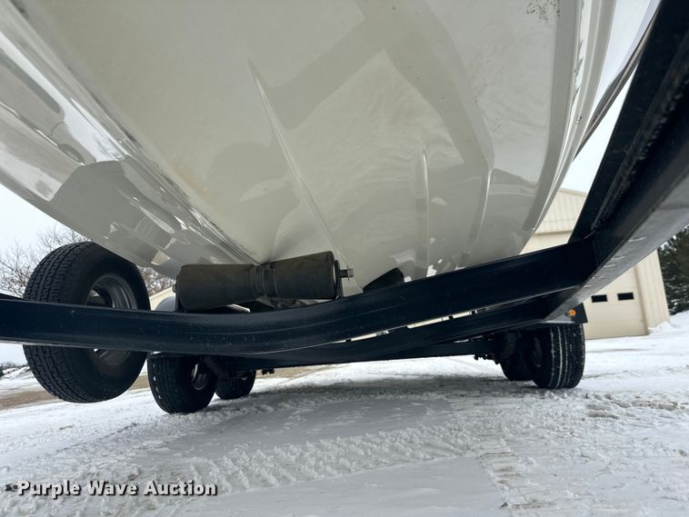 image for item FK1812 1993 Ranger 397I/0 boat