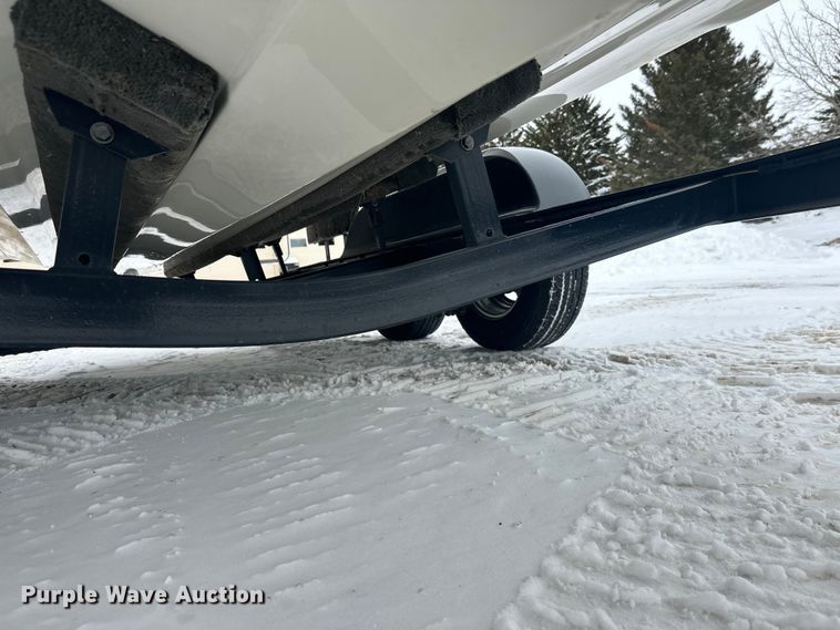 image for item FK1812 1993 Ranger 397I/0 boat