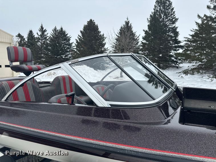 image for item FK1812 1993 Ranger 397I/0 boat