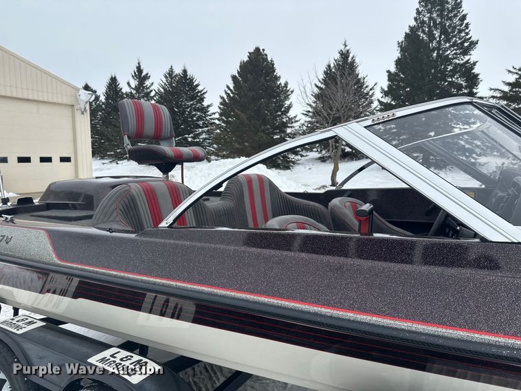 image for item FK1812 1993 Ranger 397I/0 boat