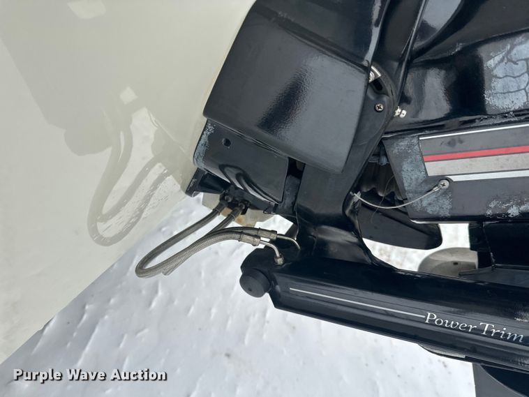 image for item FK1812 1993 Ranger 397I/0 boat