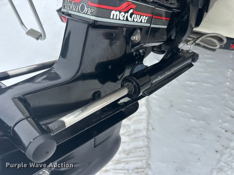 image for item FK1812 1993 Ranger 397I/0 boat