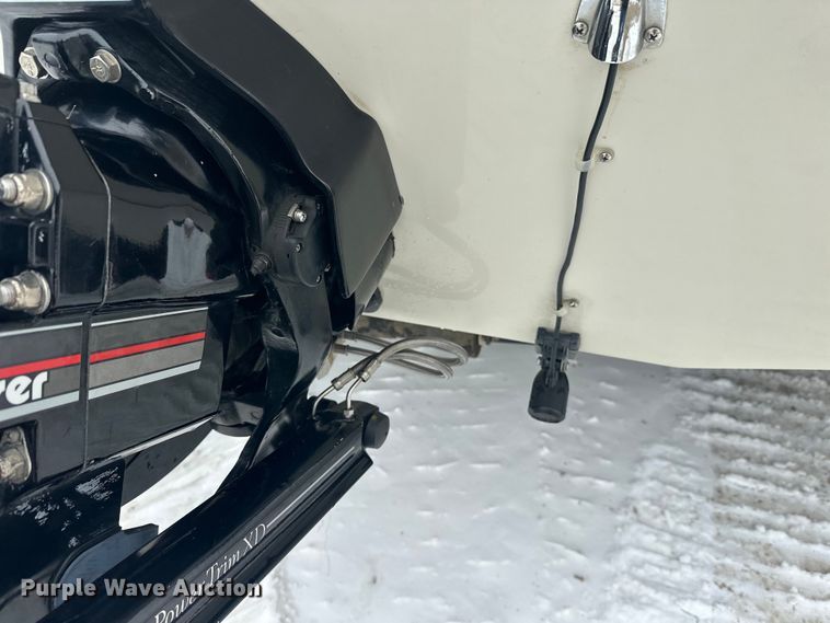 image for item FK1812 1993 Ranger 397I/0 boat