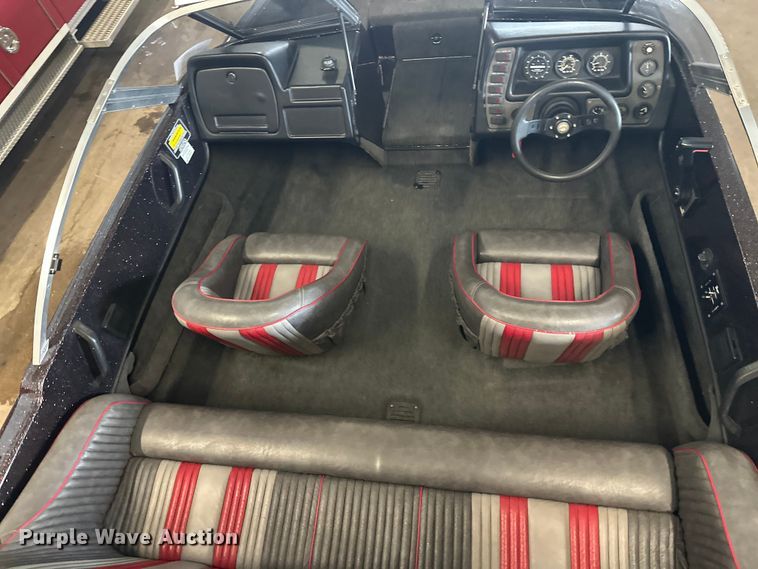 image for item FK1812 1993 Ranger 397I/0 boat