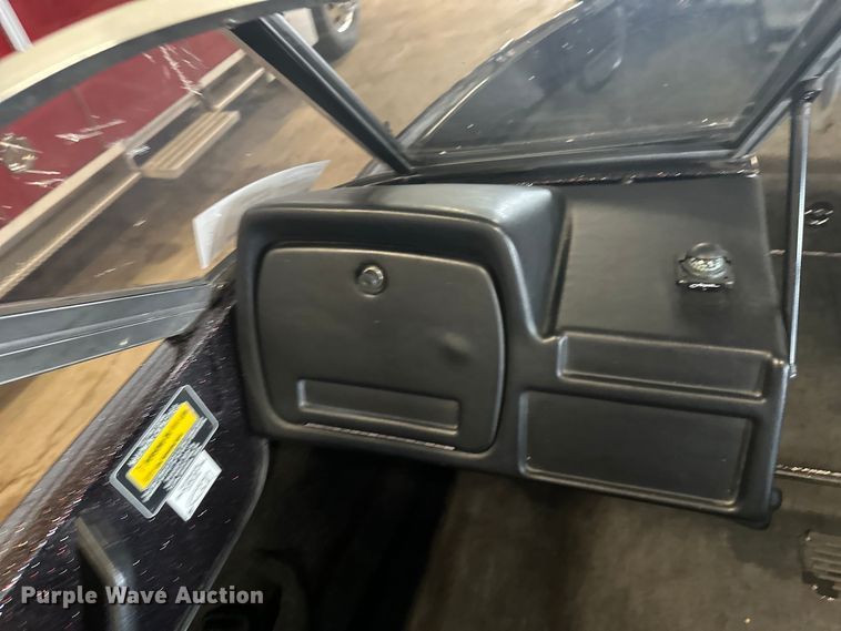 image for item FK1812 1993 Ranger 397I/0 boat