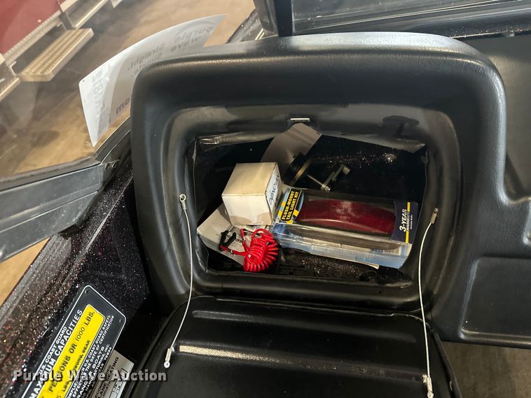 image for item FK1812 1993 Ranger 397I/0 boat