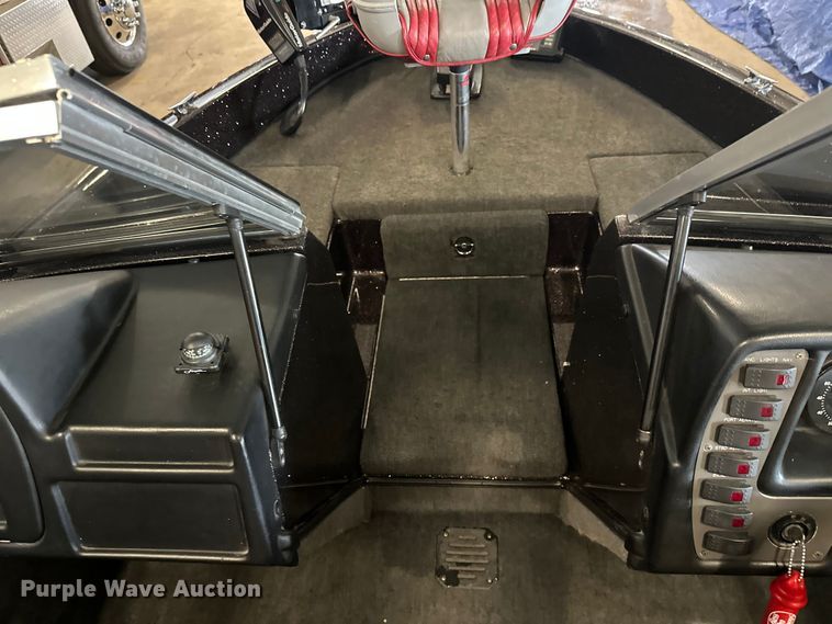 image for item FK1812 1993 Ranger 397I/0 boat