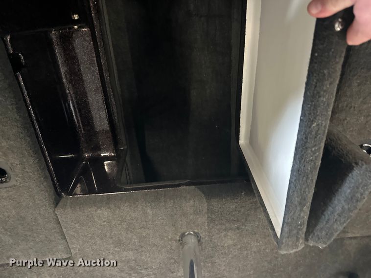 image for item FK1812 1993 Ranger 397I/0 boat