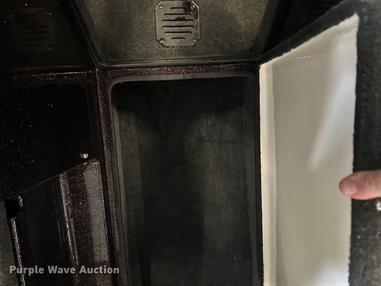 image for item FK1812 1993 Ranger 397I/0 boat