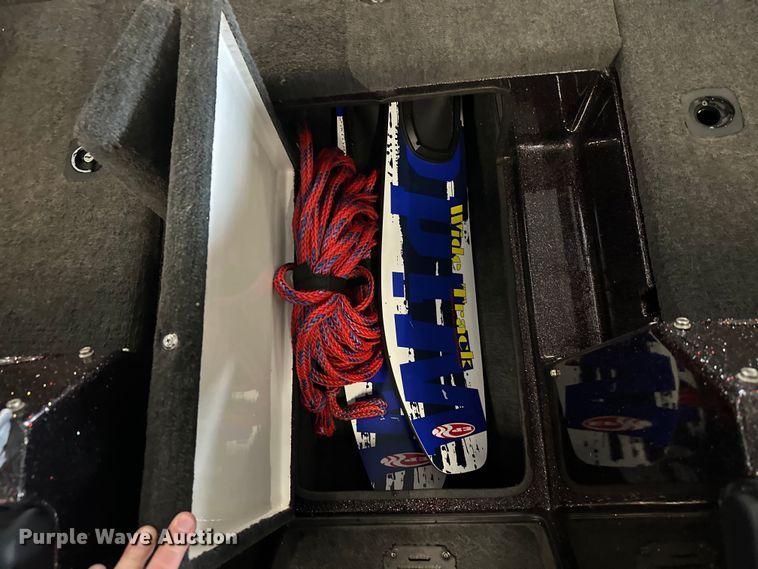 image for item FK1812 1993 Ranger 397I/0 boat