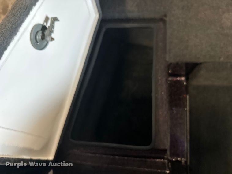 image for item FK1812 1993 Ranger 397I/0 boat