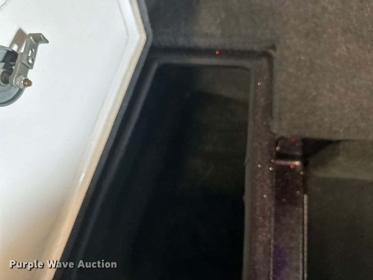 image for item FK1812 1993 Ranger 397I/0 boat