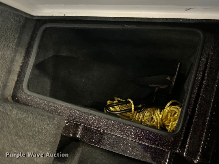 image for item FK1812 1993 Ranger 397I/0 boat