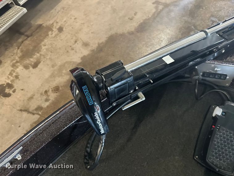 image for item FK1812 1993 Ranger 397I/0 boat